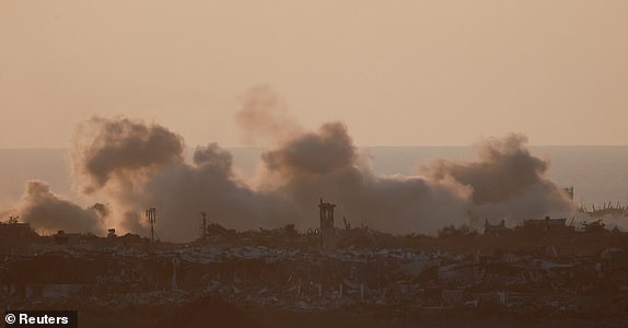 Smoke rises after an explosion in Gaza, seen from the Israel-Gaza border, amid the Israel-Hamas conflict, September 3, 2024. REUTERS/Amir Cohen