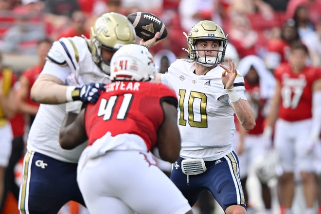 Sep 21, 2024; Louisville, Kentucky, USA; Georgia Tech Yellow Jackets quarterback Haynes King (10) looks to pass the ball against the Louisville Cardinals during the first quarter at L&N Federal Credit Union Stadium. Mandatory Credit: Jamie Rhodes-Imagn Images