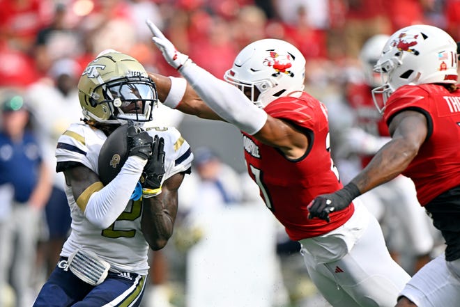 Sep 21, 2024; Louisville, Kentucky, USA; Georgia Tech Yellow Jackets wide receiver Eric Singleton Jr. (2) catches a pass under the pressure of Louisville Cardinals defensive back Devin Neal (27) during the first half at L&N Federal Credit Union Stadium. Mandatory Credit: Jamie Rhodes-Imagn Images