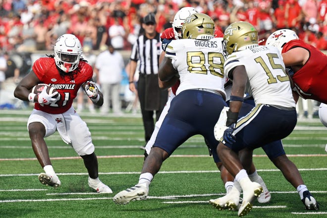 Sep 21, 2024; Louisville, Kentucky, USA; Louisville Cardinals running back Donald Chaney (21) runs the ball against the Georgia Tech Yellow Jackets during the first half at L&N Federal Credit Union Stadium. Mandatory Credit: Jamie Rhodes-Imagn Images