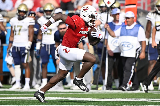 Sep 21, 2024; Louisville, Kentucky, USA; Louisville Cardinals wide receiver Chris Bell (0) runs the ball against the Georgia Tech Yellow Jackets during the first half at L&N Federal Credit Union Stadium. Mandatory Credit: Jamie Rhodes-Imagn Images