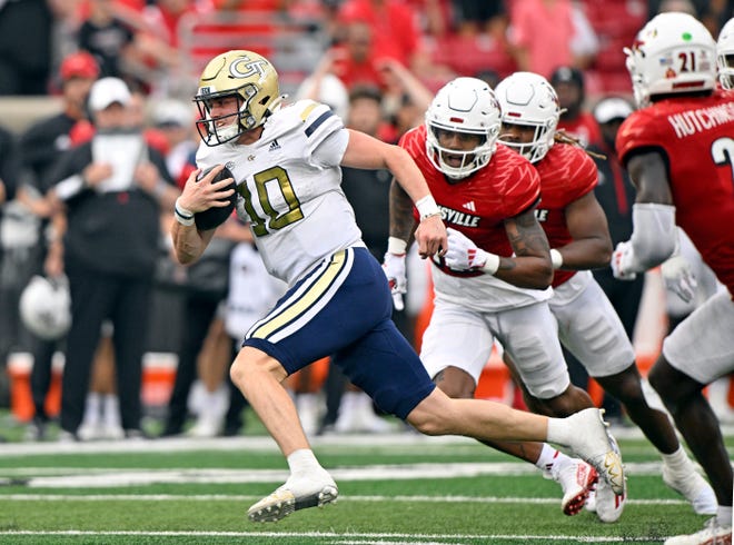 Sep 21, 2024; Louisville, Kentucky, USA; Georgia Tech Yellow Jackets quarterback Haynes King (10) runs the ball against the Louisville Cardinals during the second half at L&N Federal Credit Union Stadium. Mandatory Credit: Jamie Rhodes-Imagn Images