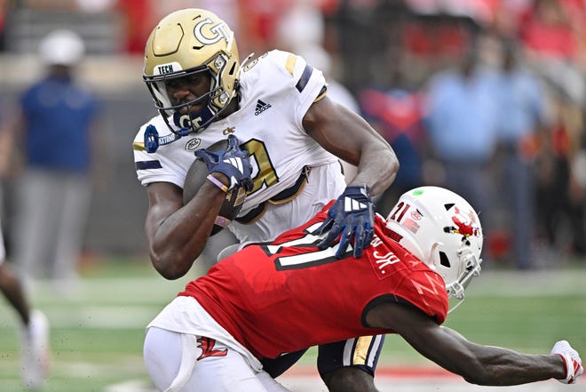 Sep 21, 2024; Louisville, Kentucky, USA; Georgia Tech Yellow Jackets wide receiver Avery Boyd (9) Louisville Cardinals defensive back D'Angelo Hutchinson (21) during the second half at L&N Federal Credit Union Stadium. Mandatory Credit: Jamie Rhodes-Imagn Images