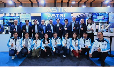 ASTRI showcases a range of research outcomes that promote smart city development at its futuristic booth. Picture shows ASTRI’s Chairman Ir Sunny Lee (fifth from right, back row) along with members of Board of Directors, senior management and R&D team