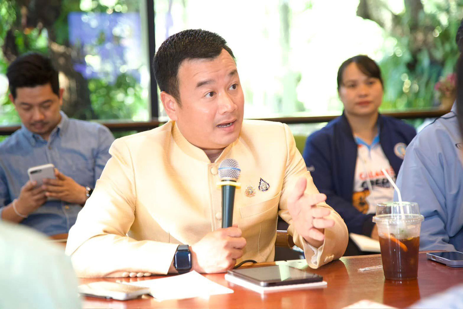 Tourism and Sports Minister Sorawong Thienthong speaks during a meeting with Nong Khai tourism operators, along with executives from the Tourism Department and the Tourism Authority of Thailand (TAT), in Nong Khai on Thursday. (Photo: Ministry of Tourism and Sports)