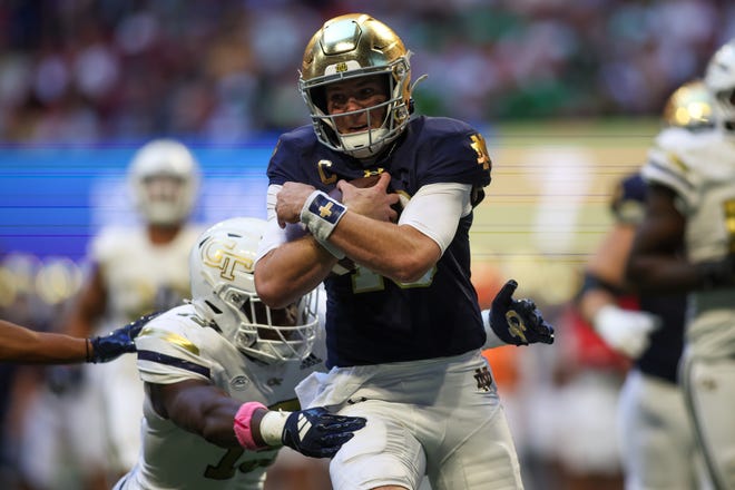 Oct 19, 2024; Atlanta, Georgia, USA; Notre Dame Fighting Irish quarterback Riley Leonard (13) runs the ball for a touchdown against the Georgia Tech Yellow Jackets in the second quarter at Mercedes-Benz Stadium. Mandatory Credit: Brett Davis-Imagn Images