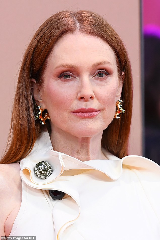 The actress wore her glossy red tresses loose and accentuated her age-defying features with a glamorous make-up palette