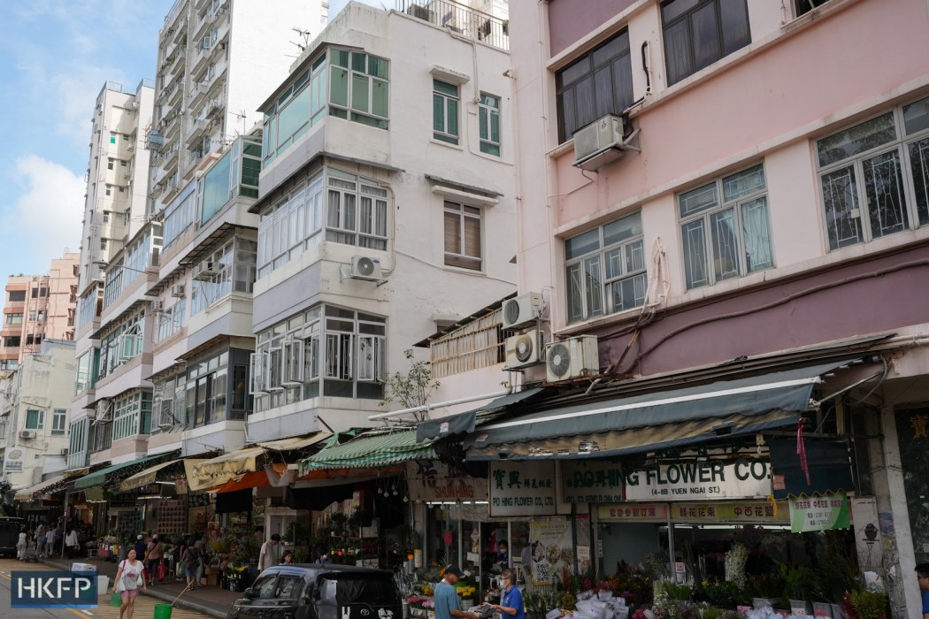 Old residential buildings located in the Flower Market Road which are not to be redeveloped by URA. Photo: Kyle Lam/HKFP. 