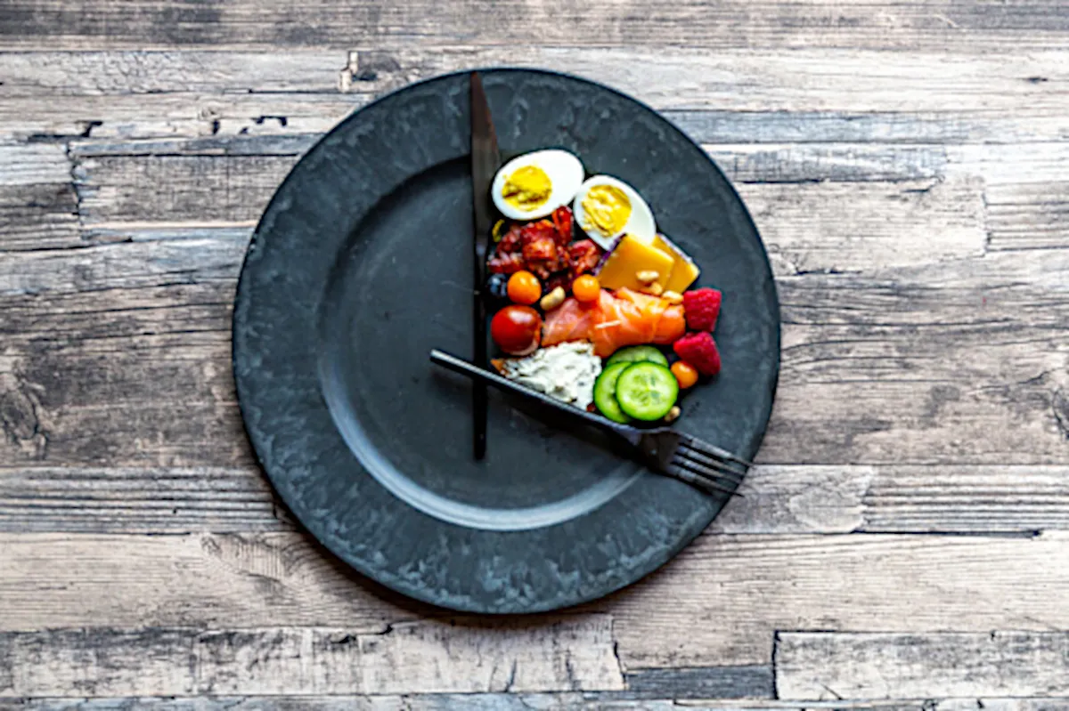 Photo showing a plate as a clock, with a small amount of food in the top right corner.