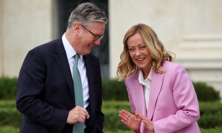 Starmer shares a joke with Giorgia Meloni