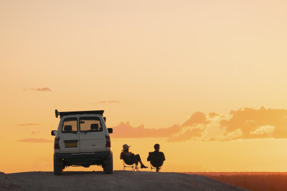 On the road again – a stop at Lightning Ridge.