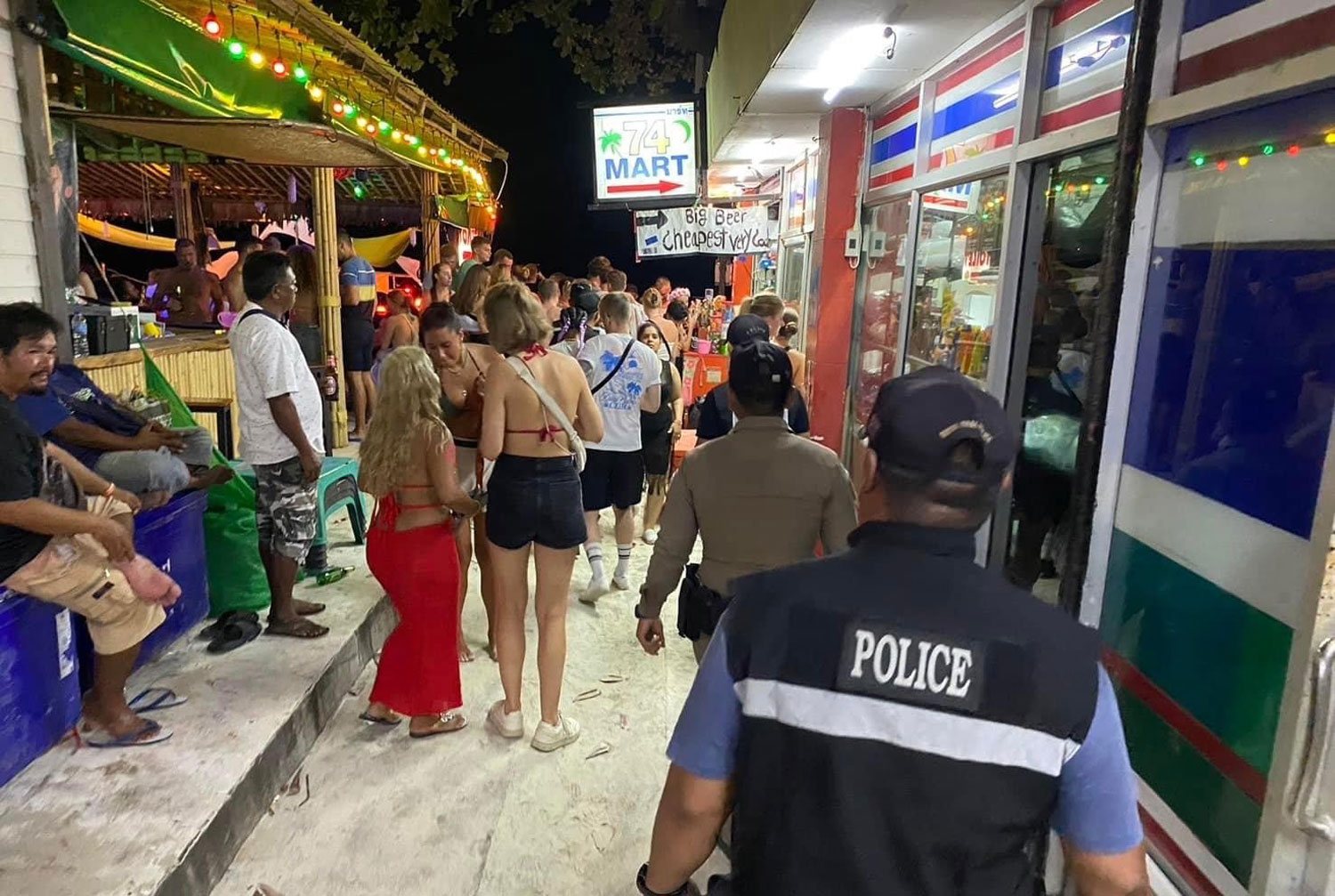 Police patrol areas on Koh Phangan in Surat Thani province. ([Photo: Supapong Chaolan)