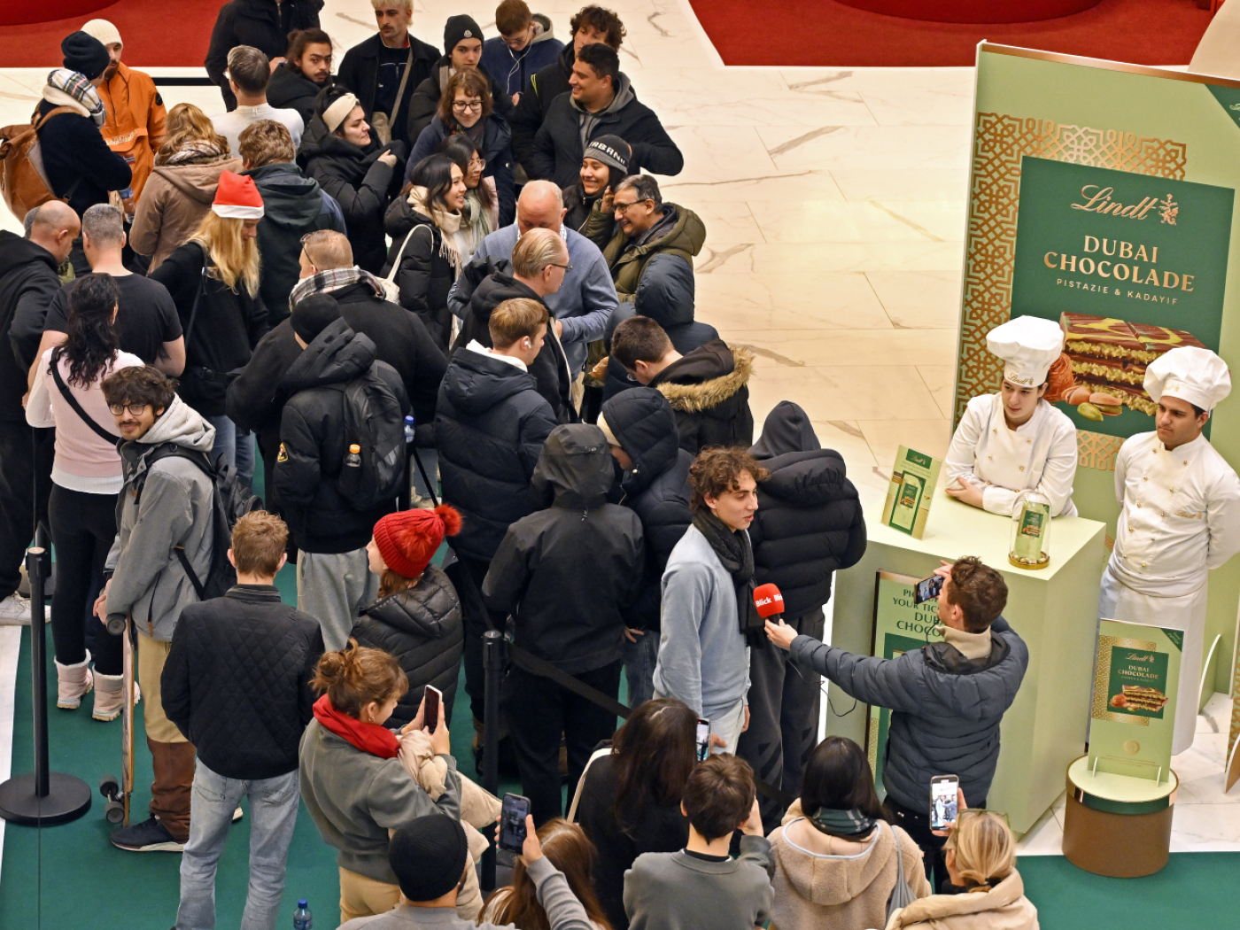 People queue up in Kilchberg ZH for Dubai chocolate