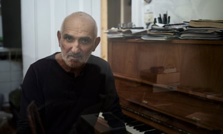 Paul Kelly sitting down