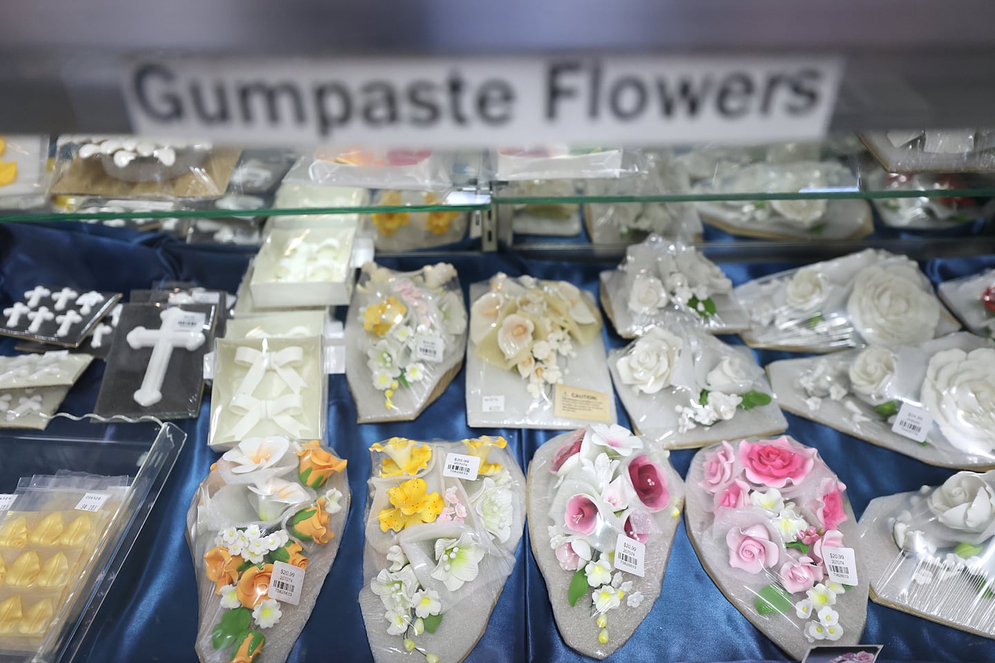 Gumpaste flowers at Lorraine's.