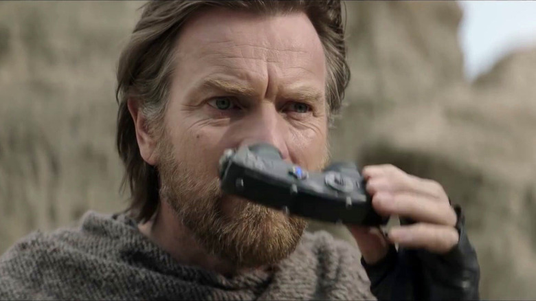 Ewan McGregor as Obi-Wan holding a pair of binoculars in Obi-Wan Kenobi