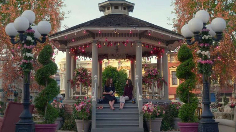 Lauren Graham as Lorelai and Alexis Bledel as Rory sitting in the gazebo in Stars Hollow in Gilmore Girls: A Year in the Life