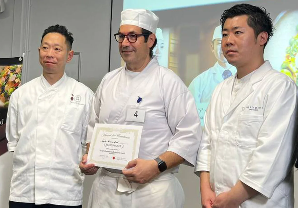 Carlos Navarro, with the chef members of the jury.