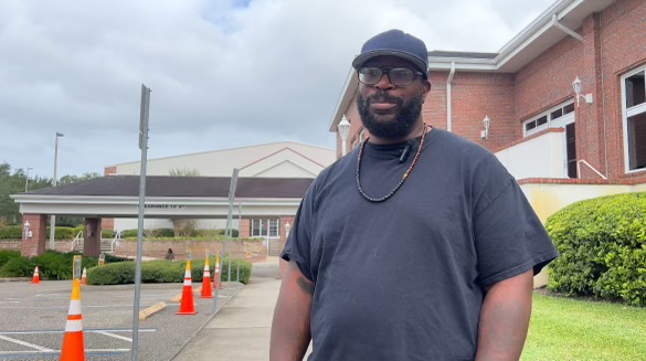 After dropping off his children, Rashon Averett stops to vote at CrossLife Church in Oviedo on Tuesday, Nov. 5, 2024. (Allyson Castillo/Special to the Orlando Sentinel)