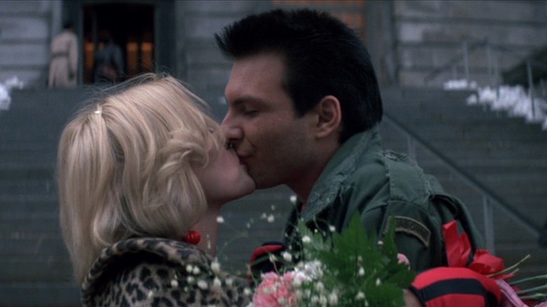 Alabama and Clarence kiss outside a Detroit city hall in True Romance