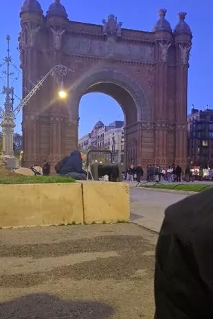 Charlie decided to capture the special moment at the Arc de Triomf in Barcelona