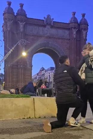 Charlie had his phone stolen while proposing to Hannah in Barcelona