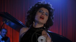 Isabella Rossellini as Dorothy Vallens singing during one of the best David Lynch movies, Blue Velvet.