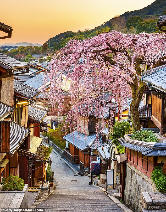 Higashiyama, Kyoto’s historic district, in spring