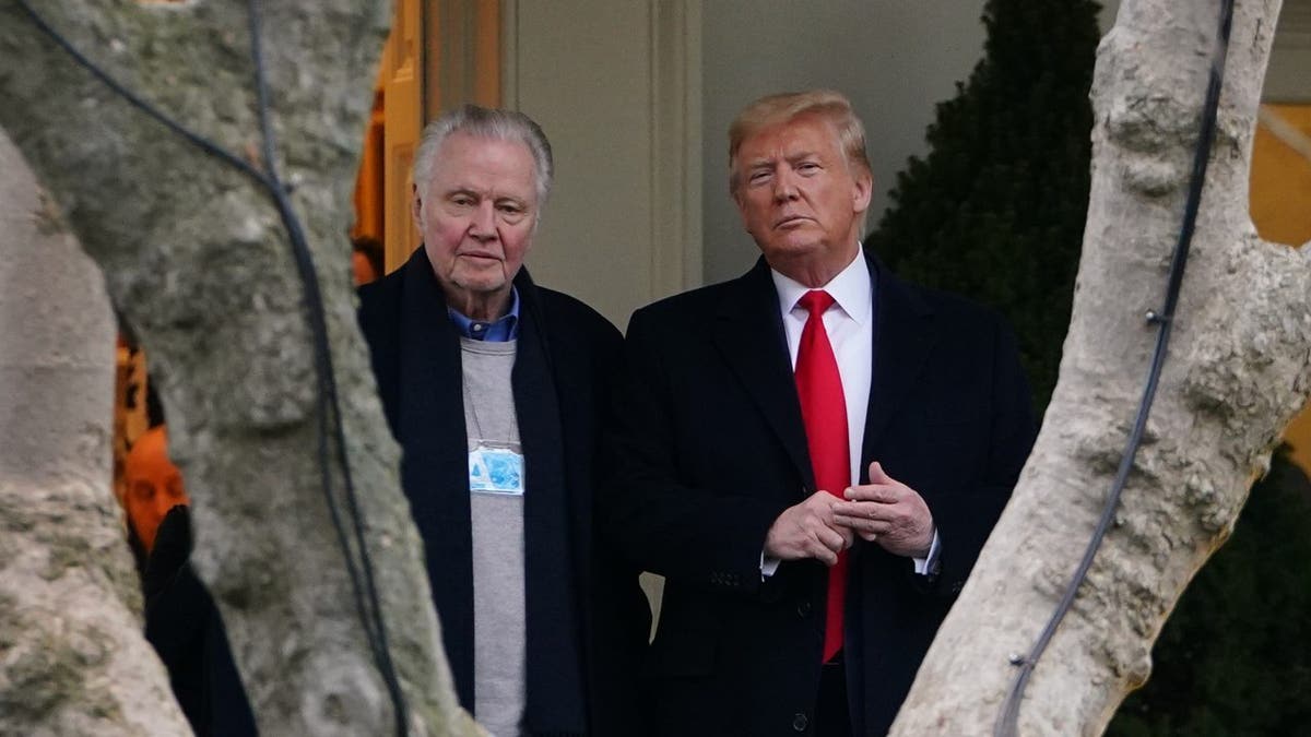 Jon Voight and Donald Trump at the Oval Office.