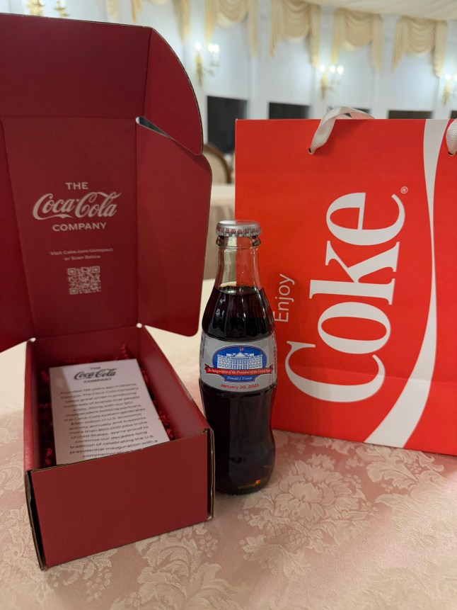 Trump receives commemorative bottle of his favorite drink Margo Martin @margomartin Tonight, President Trump received the first ever Presidential Commemorative Inaugural Diet Coke bottle from the Chairman and CEO of Coca-Cola Company, James Quincey