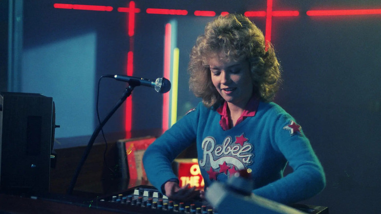 Sam is her own DJ in Night of the Comet