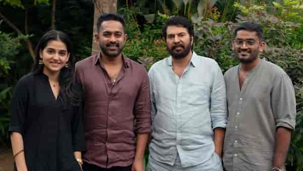 Mammootty with Rekhachithram team.