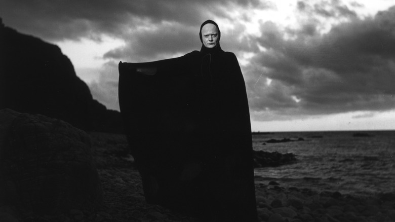 Death (Bengt Ekerot) extends right arm in The Seventh Seal