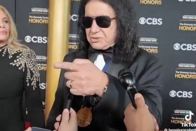 0_gene-simmons.jpg