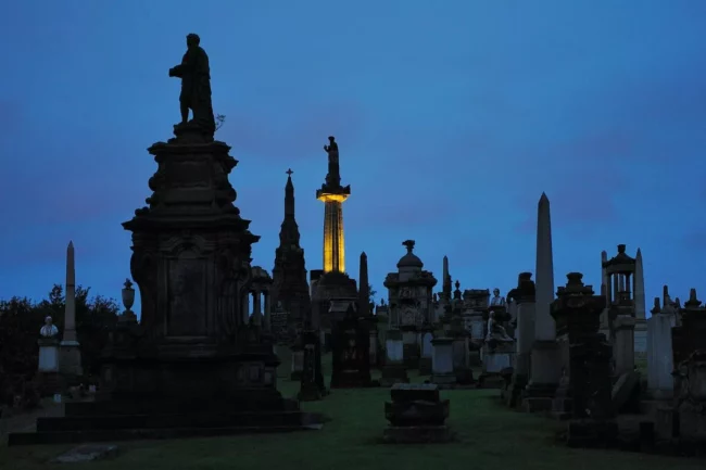 1_Glasgow-Necropolis.jpg