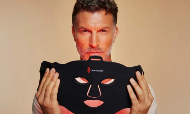 Bon-Charge-red-light-face-mask.jpg