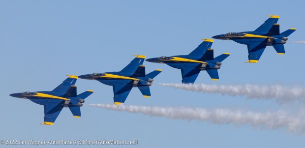 The Blue Angels in a close formation at the 2022 MCAS Miramar Air show, in San Diego(Jan Wagner)