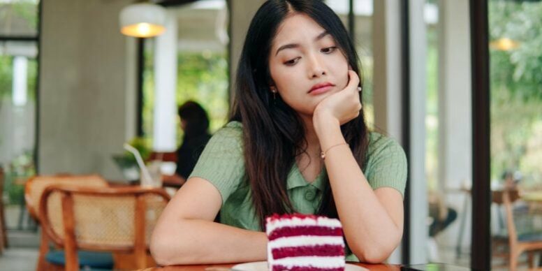Woman-Looks-Sad-Cake-Dessert-Restaurant-777×518.jpg
