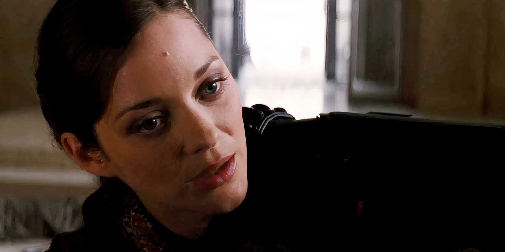 Talia Al Ghul talks to Batman in The Dark Knight Rises