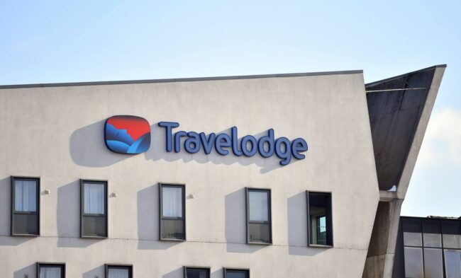 0_TravelodgeWrappingRoom-5.jpg