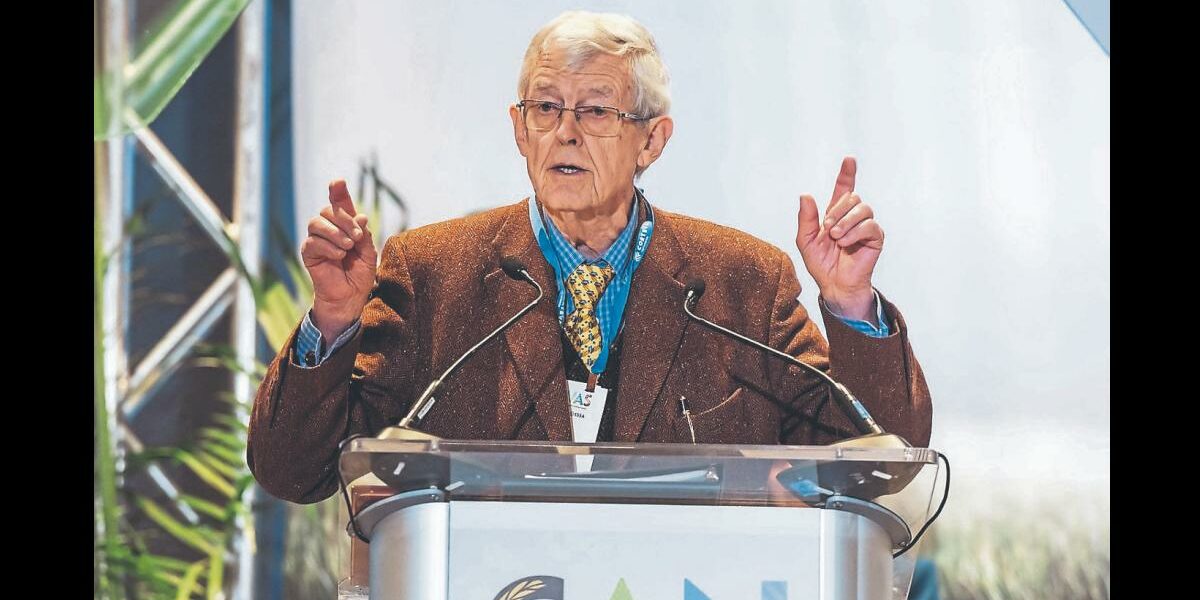 INAC_Cahir_Scientist_receives_International_Award_2_33870107-1767865713827_1767866138.jpg–atipperary_scientist_is_presented_with_a_prestigious_award_in__america.jpg