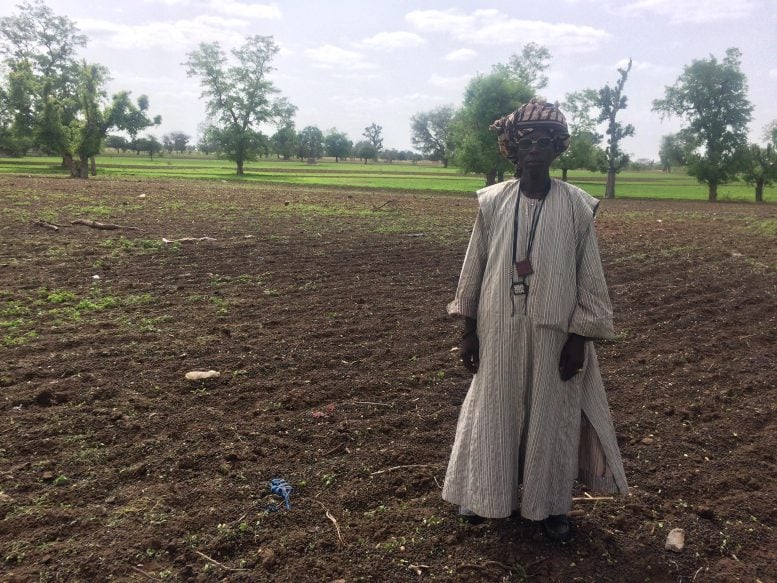 Senegalese Farmer Shows Improved Soil