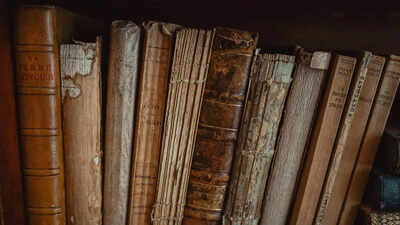 why-old-books-smell-so-good-according-to-science.jpg