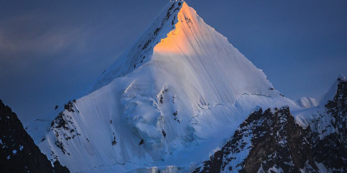 0_Dawn-Light-Over-Angel-Peak-Angel-Sar-Concordia-Central-Karakoram-National-Park-Gilgit-Baltistan.jpg