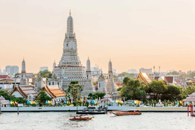 Wat-Arun-Buddhist-temple-and-Chao-Phraya-river-on-a-sunny-day-Bangkok-Thailand_-Alexander-Spatari.jpg