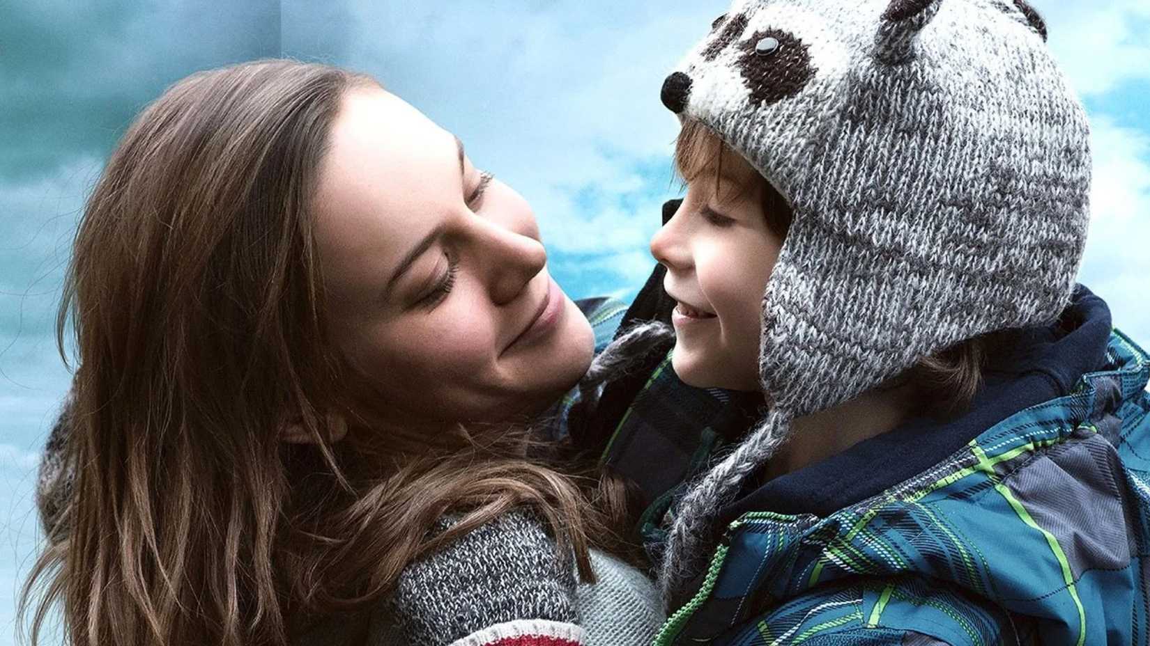 Brie Larson as Joy Newsome holding Jacob Tremblay as Jack Newsome in Room