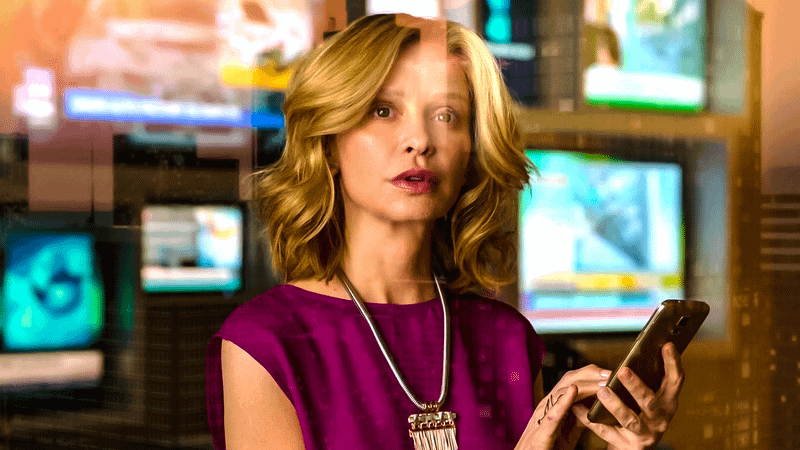 Calista Flockhart as Cat Grant using her phone in Supergirl