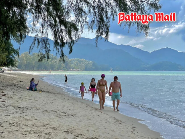 Pattaya-9-No-war-can-dampen-Koh-Chang-tourism-as-weekend-visitors-top-20000-1-copy.jpg