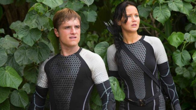 josh-hutcherson-and-jennifer-lawrence-in-hunger-games-catching-fire.jpg