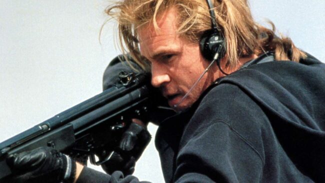 val-kilmer-aiming-a-gun-in-heat.jpg